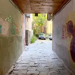 Este Apart Historical Center